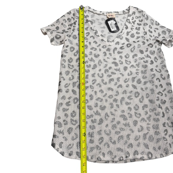 BIBI Waffle Knit Top Womens Small Silver Glitter Leopard Print V-Neck New W/Tags - Picture 9 of 10